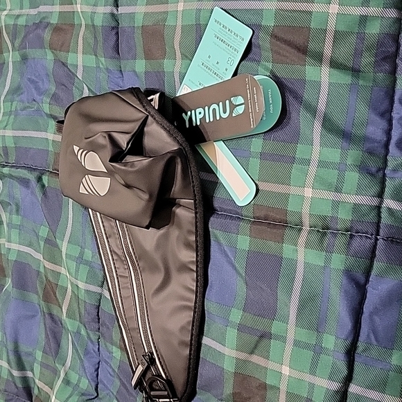 NWT Unisex Adjustable Running Belt with Water Bottle Holder and Zippered Pocket - Picture 2 of 3